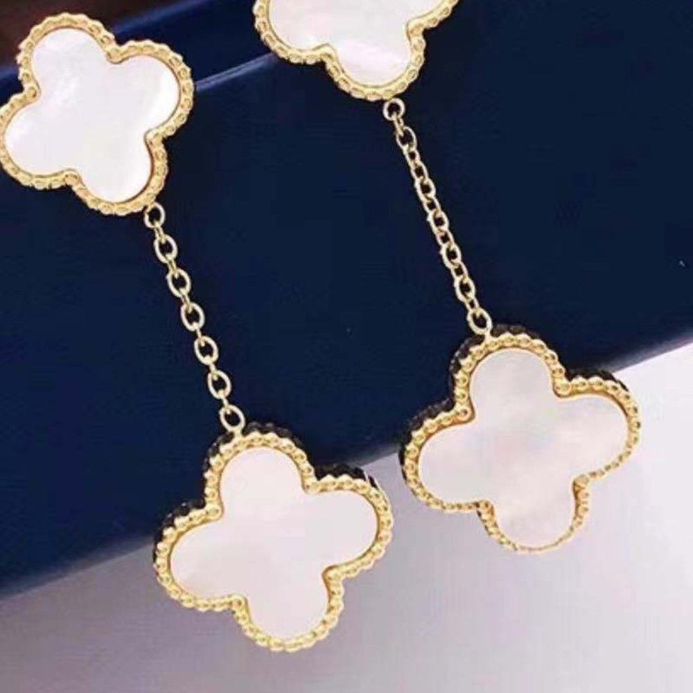 TB clover white tassel ear stud